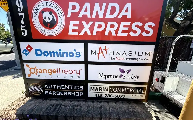 outdoor tenant signage for multiple business