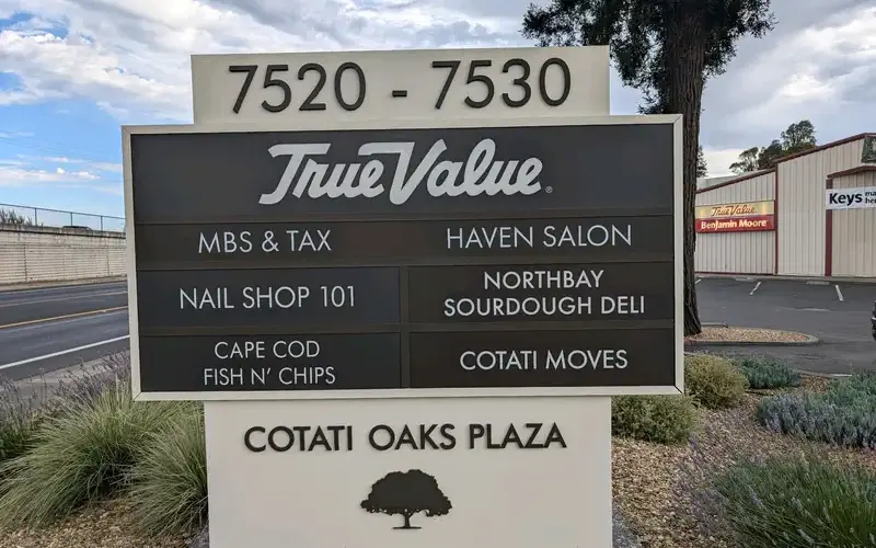 Custom tenant monument sign